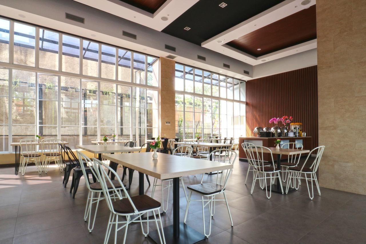 Kampioen Bed & Breakfast Bandung Exterior photo